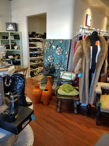 Consignment Shop «Brand Used Thrift And Consignment Shop», reviews and photos, 157 Dolson Ave, Middletown, NY 10940, USA