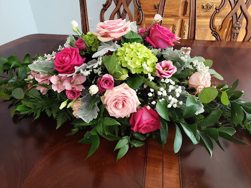 Gift Shop «Flowers By Lynn», reviews and photos, 77 Sullivan St, Wurtsboro, NY 12790, USA