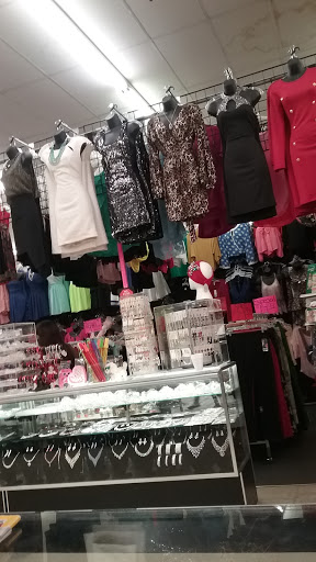 Shopping Mall «Elgin Shopping Mall», reviews and photos, 308 S McLean Blvd, Elgin, IL 60123, USA