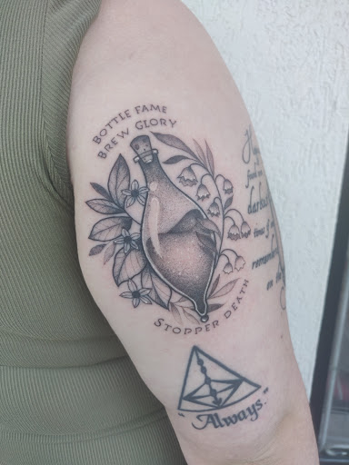 Tattoo Shop «Diamond Dagger Tattoo Studio», reviews and photos, 8894 Fort Smallwood Rd #9a, Pasadena, MD 21122, USA