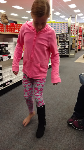 Shoe Store «Shoe Carnival», reviews and photos, 4636 S Scatterfield Rd, Anderson, IN 46013, USA