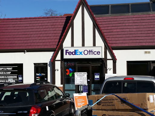 Print Shop «FedEx Office Print & Ship Center», reviews and photos, 114 W Franklin St, Chapel Hill, NC 27516, USA