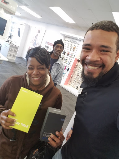 Cell Phone Store «GoWireless Verizon Authorized Retailer», reviews and photos, 4742 S Laburnum Ave, Richmond, VA 23231, USA