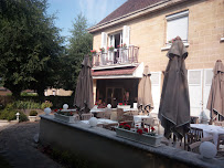 Extérieur du Restaurant Logis Hôtel les Airelles à Neufchâtel-en-Bray - n°10