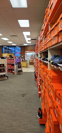 Shoe Store «Famous Footwear», reviews and photos, 31 Furlong Dr, Revere, MA 02151, USA