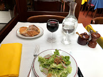 Salade César du Restaurant de grillades à la française Le Relais de l'Entrecôte à Paris - n°7