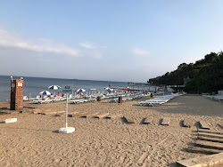 Foto von Aya Nicola Beach  mit geräumige küstenlinie