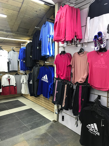 Shoe Store «Outlet Shoes & Rugs», reviews and photos, 221 E Ledbetter Dr, Dallas, TX 75216, USA