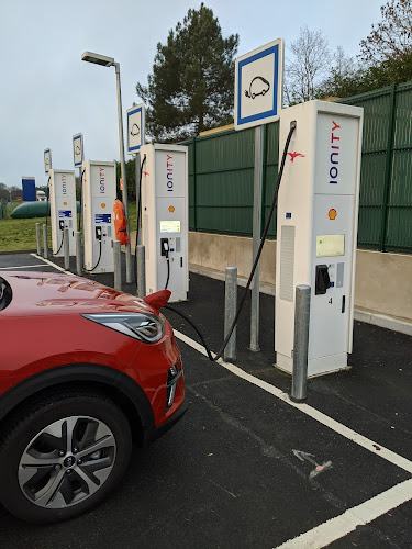 Borne de recharge de véhicules électriques IONITY Station de recharge Parcé-sur-Sarthe