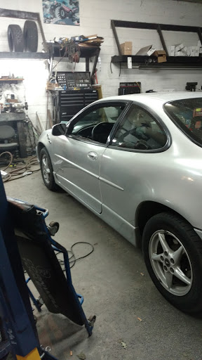 Triple B Tire Services Center, 53 W 10th Ave, Lobelville, TN 37097, USA, 