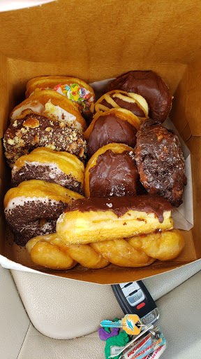 Donut Shop «Dixie Cream Donuts», reviews and photos, 1364 SW Bayshore Blvd, Port St Lucie, FL 34983, USA