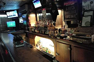 Lou's Tavern image