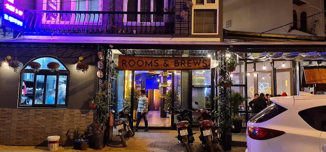 Quán bar Rooms and Brews