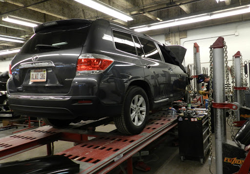 Auto Body Shop «Tech-Cor Body Shop», reviews and photos, 110 E Palatine Rd, Wheeling, IL 60090, USA