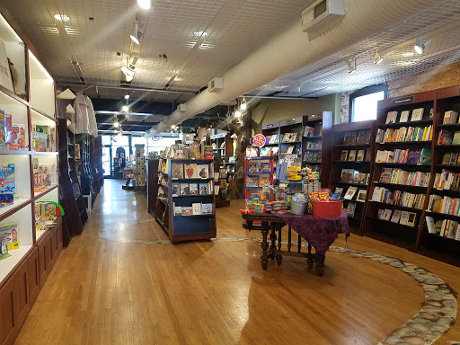 Book Store «Read Between the Lynes», reviews and photos, 111 E Van Buren St, Woodstock, IL 60098, USA