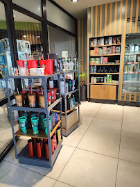 Atmosphère du Café Starbucks Coffee - Autogrill. Porte de la Drôme A49 à La Baume-d'Hostun - n°9