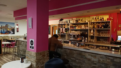 CAFE-BAR LA OFICINA - Pl. Mayor, 17, 24300 Bembibre, León, Spain