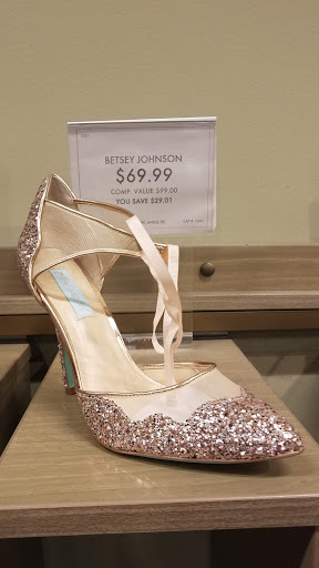 Shoe Store «DSW Designer Shoe Warehouse», reviews and photos, 25 Ronson Rd, Iselin, NJ 08830, USA