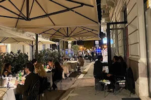 Vettor - Ristorante romantico e di design a Bari centro: sushi, pesce, carne, miglior cucina fusion e gourmet image