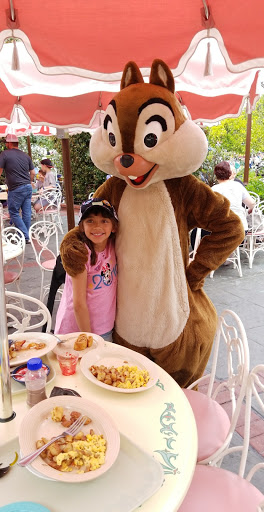 Minnie & Friends - Breakfast in the Park