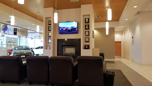 Car Dealer «Classic Toyota», reviews and photos, 515 N Green Bay Rd, Waukegan, IL 60085, USA