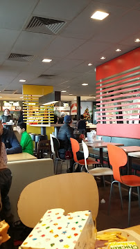 Atmosphère du Restauration rapide McDonald's à Saint-Julien-les-Villas - n°8