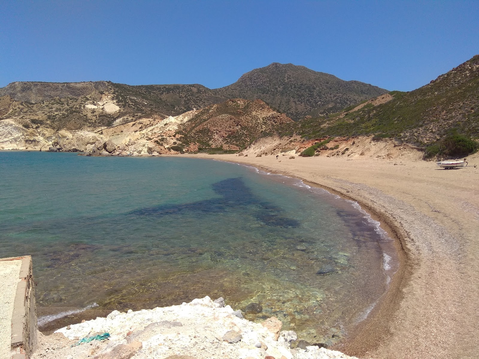 Foto van Agios Ioannis beach met blauw puur water oppervlakte