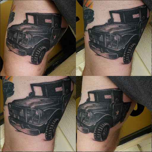 Tattoo Shop «Fox Tattoo Parlor & Gallery», reviews and photos, 3045-B SE 3rd Ave, Ocala, FL 34471, USA