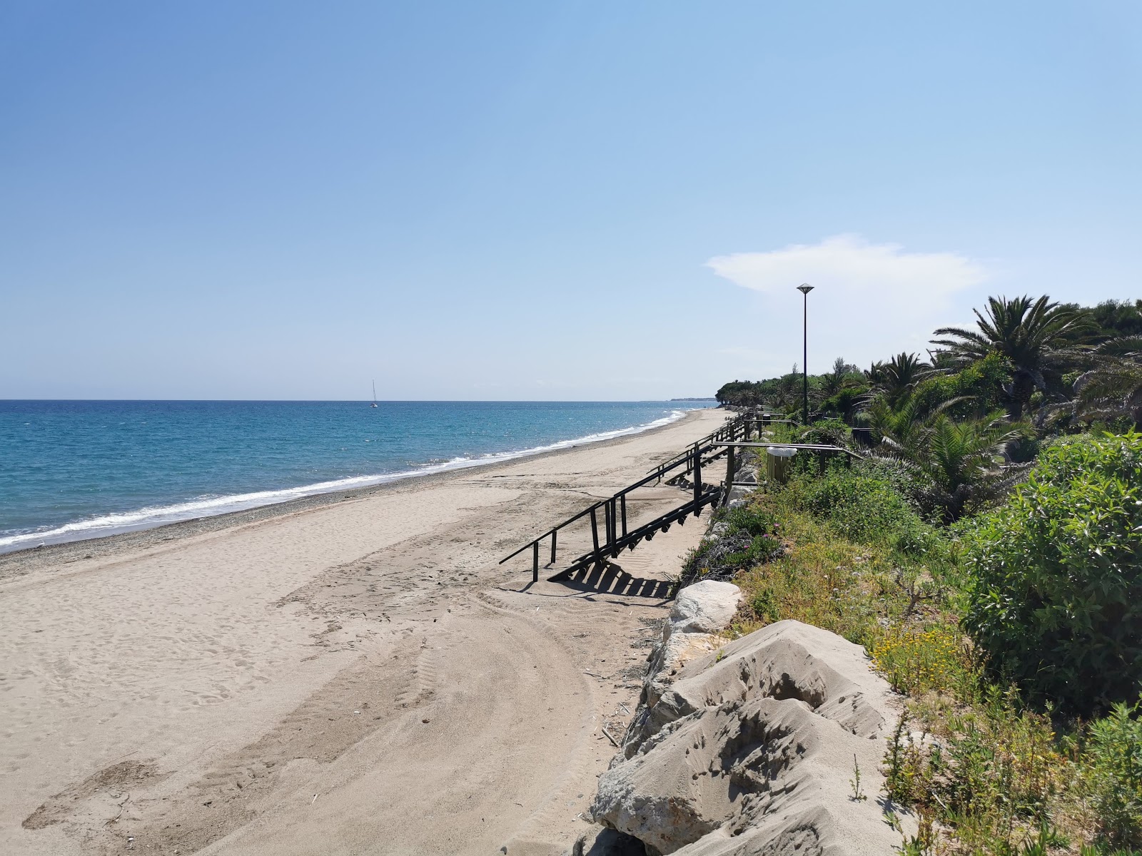 Platja dels Pilans'in fotoğrafı geniş plaj ile birlikte