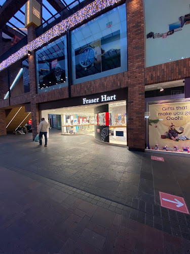 Comments and reviews of Fraser Hart - Cabot Circus