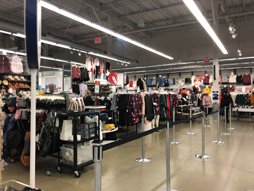 Clothing Store «Old Navy», reviews and photos, 17470 Southcenter Pkwy, Tukwila, WA 98188, USA