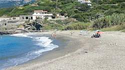 Fotografie cu Paralia Keramio cu o linie de coastă dreaptă