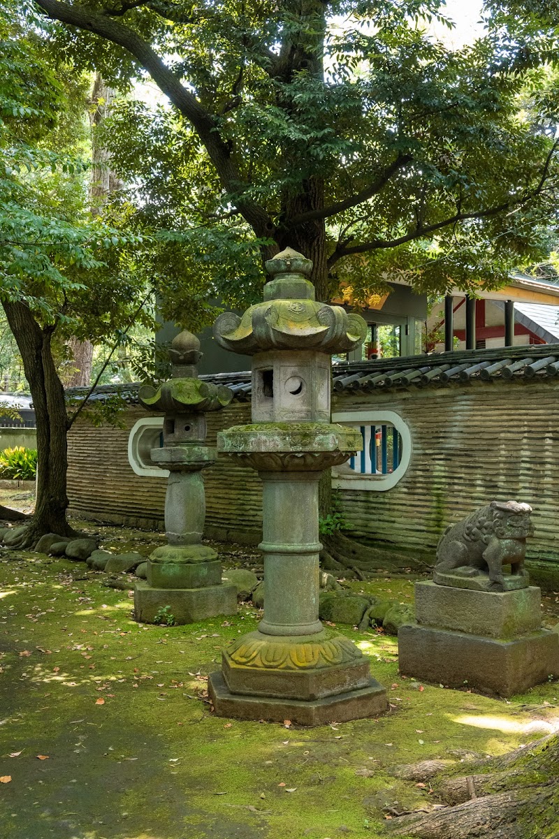 氷川神社の石燈籠