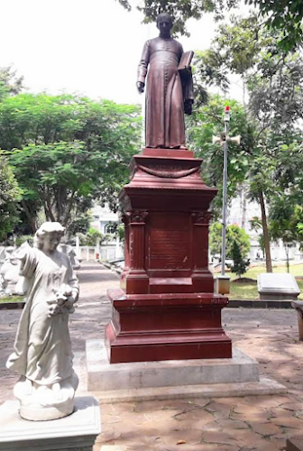 Monument voor Pastoor te Batavia Hendricus van der Grinten