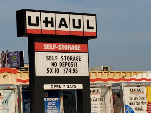 Truck Rental Agency «U-Haul Moving & Storage of Alafaya», reviews and photos, 11815 E Colonial Dr, Orlando, FL 32826, USA