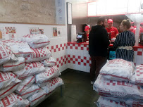 Atmosphère du Restaurant de hamburgers Five Guys à Paris - n°5