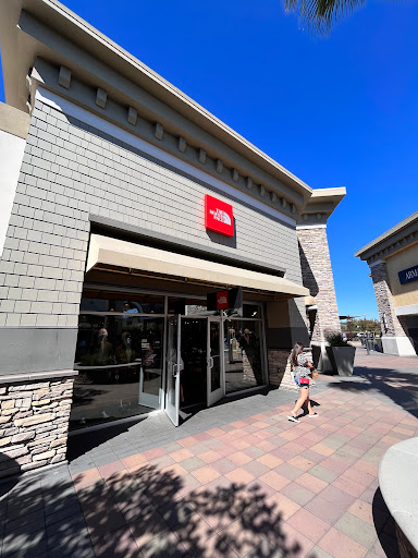 Clothing Store «The North Face Outlet», reviews and photos, 3790 Livermore Outlets Dr, Livermore, CA 94551, USA