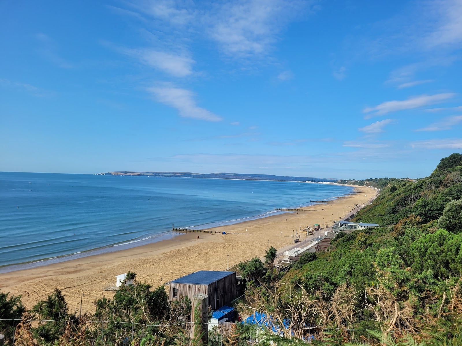 Photo de Plage de Branksome avec l'eau cristalline de surface