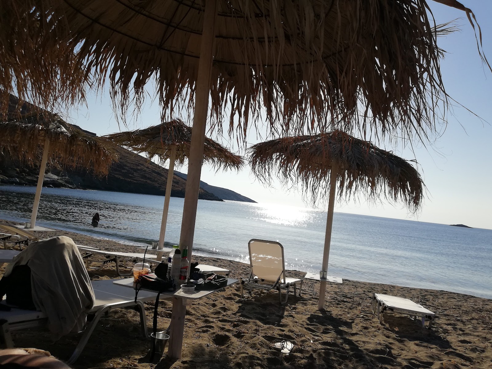 Foto di Paralia Ag. Dimitrios sorretto da scogliere