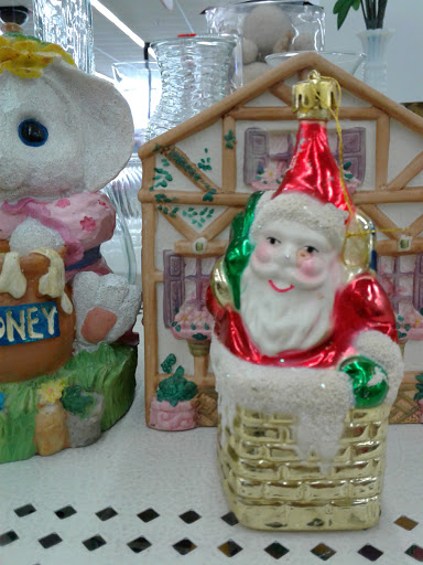 Thrift Store «Value World», reviews and photos, 11900 Detroit Ave, Lakewood, OH 44107, USA