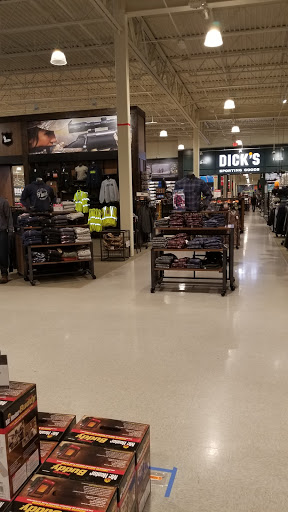 Outdoor Sports Store «Field & Stream», reviews and photos, 1501 Sentinel Dr Ste B, Chesapeake, VA 23320, USA