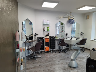 Neue Linie Friseur und Kosmetik GmbH Salon Kreativ