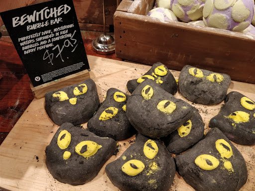 Cosmetics Store «LUSH Fresh Handmade Cosmetics», reviews and photos, 51 Oakbrook Center, Oak Brook, IL 60523, USA