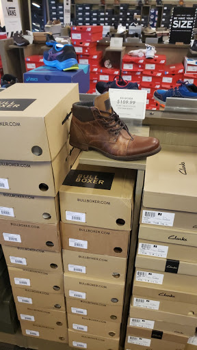 Shoe Store «DSW Designer Shoe Warehouse», reviews and photos, 21001 North Tatum Boulevard, Phoenix, AZ 85050, USA