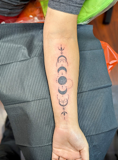 Explore barb wire tattoo ideas, creative tattoo ideas in Pittsburg, available at NeonMoon Tattoo
