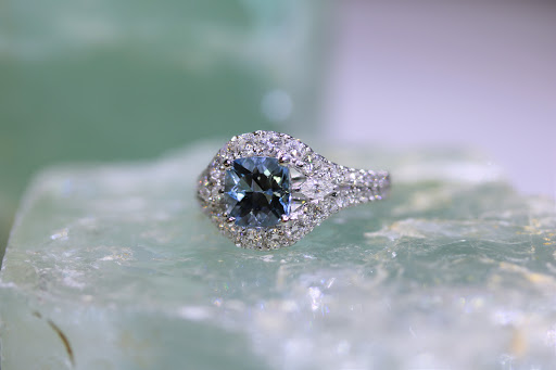 Jewelry Store «Bonaci Fine Jewelers», reviews and photos, 302 E Smith St, Kent, WA 98030, USA