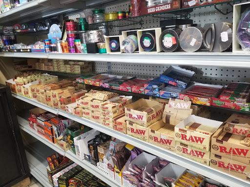 Gold Dealer «RUMMANA GOLD BUYER AND TOBACCO INC./ Sam Smoke Shop», reviews and photos, 2126 N University Dr, Sunrise, FL 33322, USA