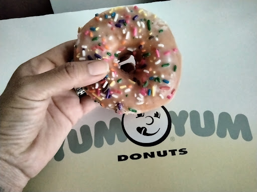 Donut Shop «Yum Yum Donuts», reviews and photos, 9886 Central Ave, Montclair, CA 91763, USA
