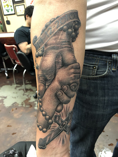 Tattoo Shop «The Gilded Lily Tattoos», reviews and photos, 2429 Mission St C, Santa Cruz, CA 95060, USA