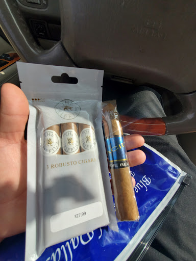 Tobacco Shop «Blue Smoke of Dallas», reviews and photos, 4560 W Mockingbird Ln, Dallas, TX 75209, USA